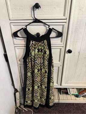 Sleeveless Geometric Print Halter Dress in Black and Green